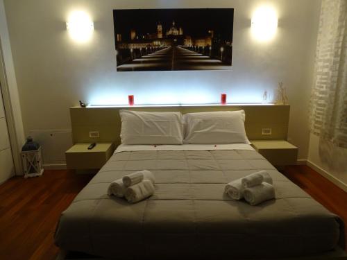 a bedroom with a large bed with two towels on it at Suite Alcova in Mantova