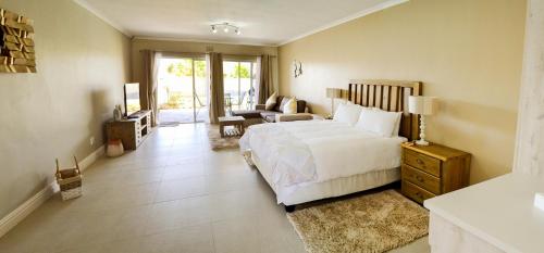 Postel nebo postele na pokoji v ubytování Settle inn Self Catering Units