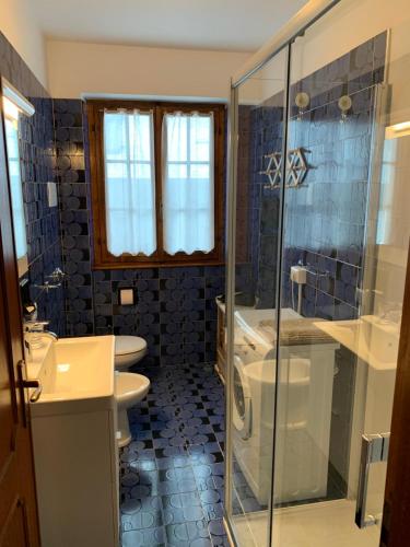a bathroom with two toilets and a shower at White Rock in Ponte di Legno