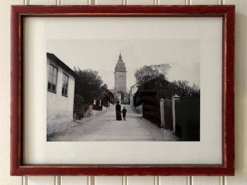 a framed picture of a woman and child walking down a street at Pensionat Gyllenhjelmsgatan in Strängnäs