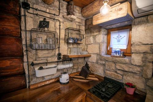 Kuchyň nebo kuchyňský kout v ubytování Bistrica Cottage