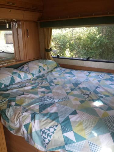 Ένα ή περισσότερα κρεβάτια σε δωμάτιο στο Camping Belle Vue