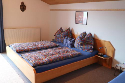 Una cama o camas en una habitación de Haus Kammerlander