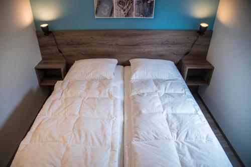 A bed or beds in a room at Beach Lodge