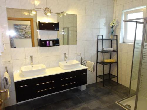 Ένα μπάνιο στο Appartement Julian