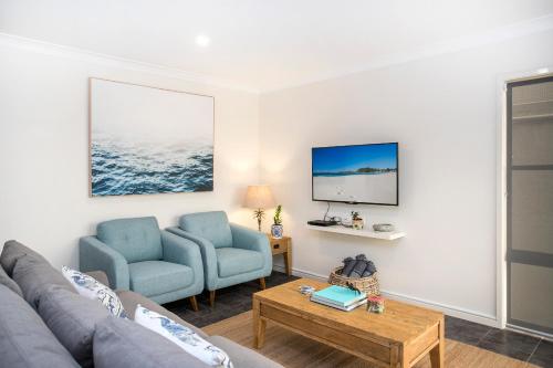 Zona de estar de Beachfront One, Mollymook