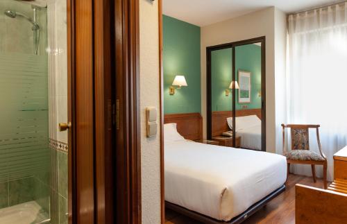 Кровать или кровати в номере Hotel Don Carmelo