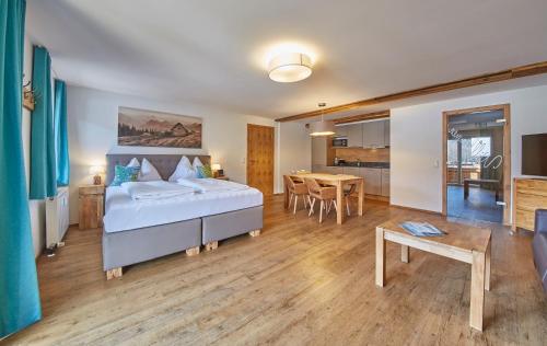 Postel nebo postele na pokoji v ubytování Apartments Lakeside 29 Zell am See
