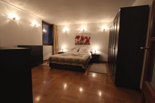 a bedroom with a bed and two lamps on a wooden floor at Apartment Nowiniarska near the Old Town in Warsaw
