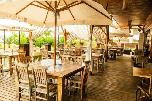 En restaurant eller et spisested på Life Resort, Beira Lago Paranoá