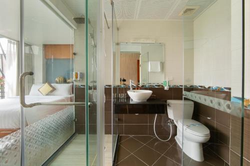 Koupelna v ubytování Hanoi Lotus Boutique Hotel