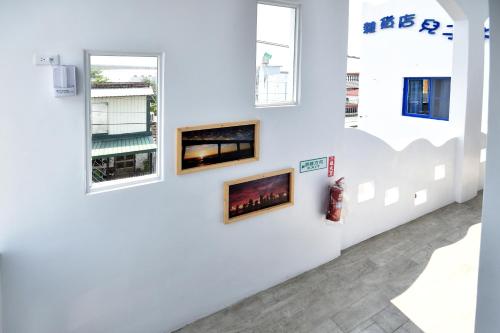 TV a/nebo společenská místnost v ubytování Jinlun Creative Grocery store son homestay
