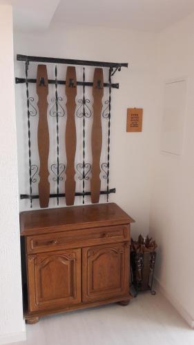 a wooden dresser in a corner of a room at patrick's Ferienwohnung in Glauburg