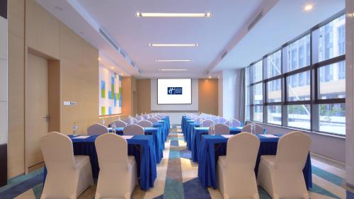 Imagen de la galería de Holiday Inn Express - Qingdao West Coast, an IHG Hotel, en Huangdao