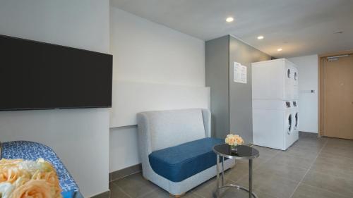 Μια τηλεόραση ή/και κέντρο ψυχαγωγίας στο Holiday Inn Express - Qingdao West Coast by IHG