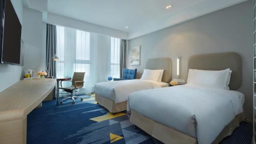 Ένα ή περισσότερα κρεβάτια σε δωμάτιο στο Holiday Inn Express - Qingdao West Coast by IHG