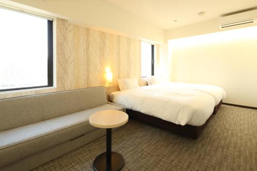 Un pat sau paturi într-o cameră la AB Hotel Yukuhashi