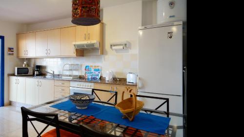Kuchyň nebo kuchyňský kout v ubytování Apartment La Marina Sea Views with terrace By PVL
