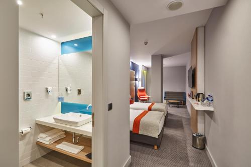 Koupelna v ubytování Holiday Inn Express - Istanbul - Atakoy Metro by IHG