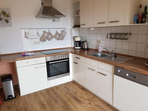 Kuchyň nebo kuchyňský kout v ubytování Ferienwohnung mit Domblick
