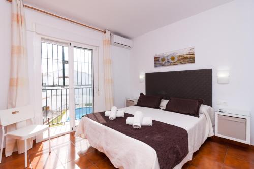Posteľ alebo postele v izbe v ubytovaní Apartamentos Luna de Nerja