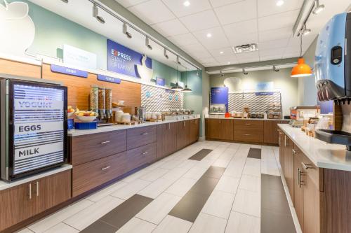 a restaurant with wooden counters and a food court at Holiday Inn Express & Suites - Florence - Cincinnati Airport by IHG in Florence