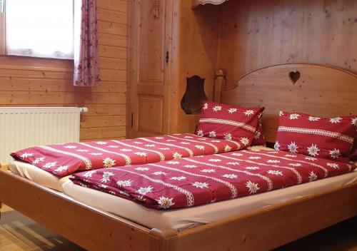 Кровать или кровати в номере Hotel-Restaurant le Relais Panoramique