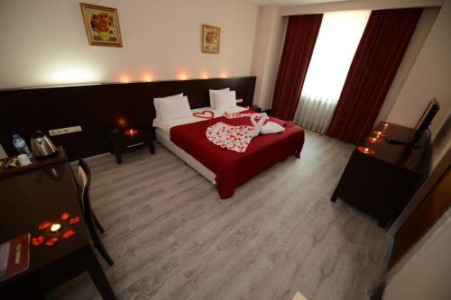 Postel nebo postele na pokoji v ubytování Arsan Otel