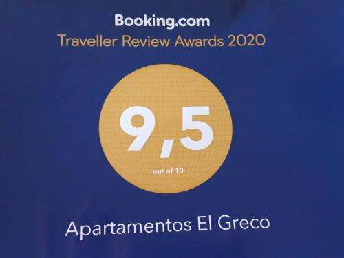 Ein Zertifikat, Auszeichnung, Logo oder anderes Dokument, das in der Unterkunft Apartamentos El Greco ausgestellt ist
