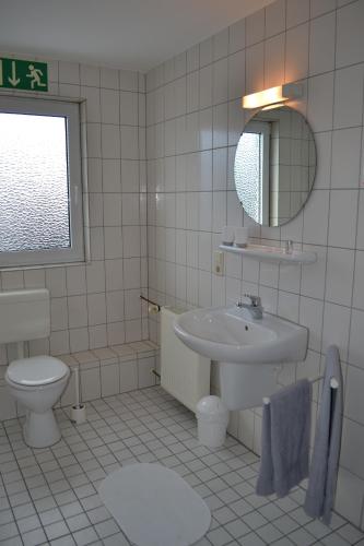 Ένα μπάνιο στο Hotel Zur Schleuse (Garni)