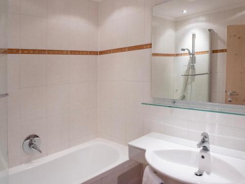 Bilik mandi di Glanzer Homes Hochsölden