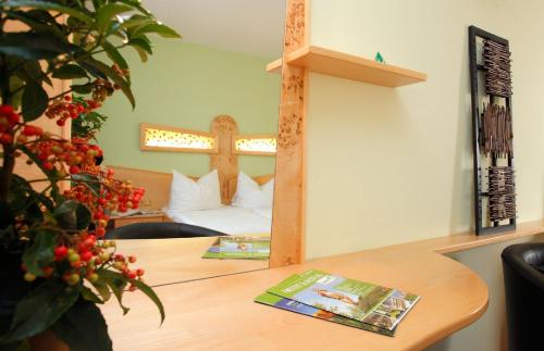 a table with a cross in a room with a bed at Hotel Böhmerwaldhof in Ulrichsberg
