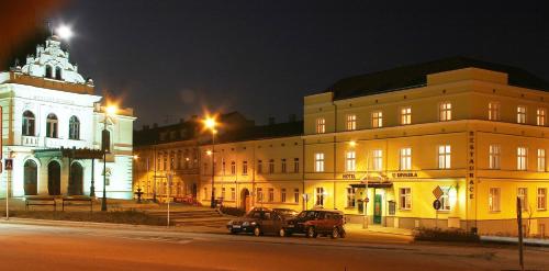 a building with cars parked in front of it at night at CORNER HOTEL U DIVADLA*** - ZNOJMO in Znojmo