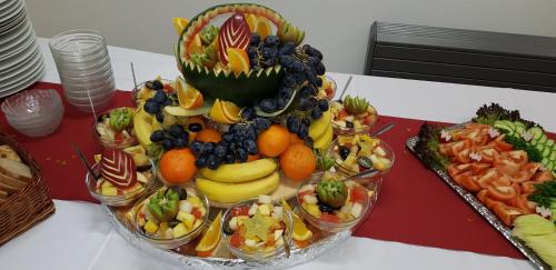 a display of fruit in a bowl on a table at CORNER HOTEL U DIVADLA*** - ZNOJMO in Znojmo