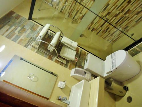 a hospital room with a sink and a toilet at San Francisco Cusco Hotel in Cusco