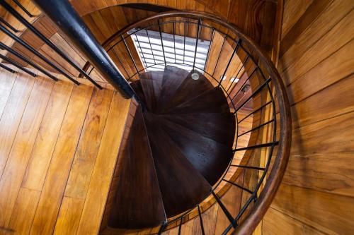 a wooden spiral staircase in a wooden building at Lucero Golf and Country Club Tree Houses in Boquete