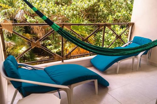 a hammock on the balcony of a condo at Luxury Condo, the hidden gem Playa Chacá. Live it! in Progreso