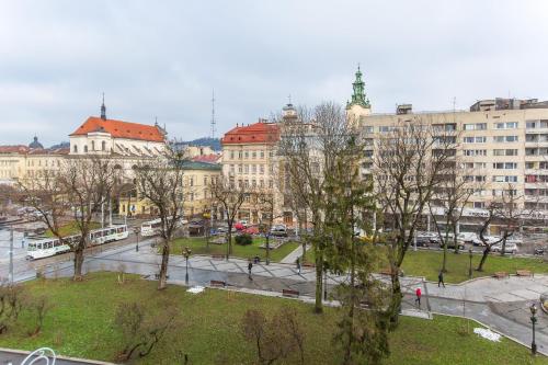 リヴィウにあるКвартира подобово в центрі на вулиці Проспект Свободи 7のギャラリーの写真