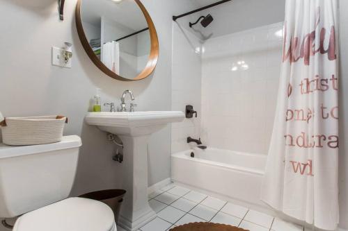 Vonios kambarys apgyvendinimo įstaigoje ✪ Cozy 1 Bedroom close to Downtown Chicago ✪