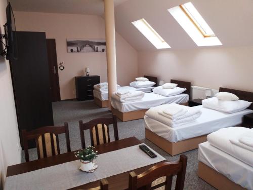 Postel nebo postele na pokoji v ubytování Sum Restauracja & Hotel