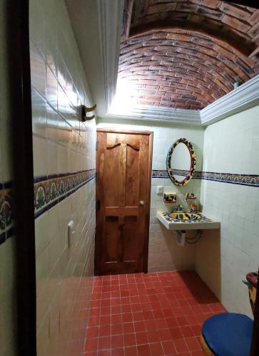 Koupelna v ubytování Posada Casa del Minero