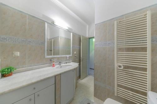 Kúpeľňa v ubytovaní 3BD Apartment in the Center - Self check in