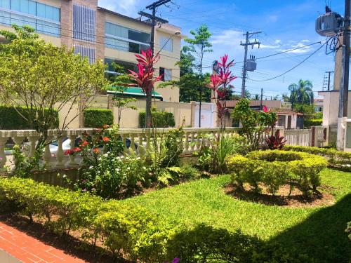 Beira-mar Viagem Sustentável - Nível 3 Coimbra Guarujá - Apartamento Beira Mar - Praia Enseada - 150m Praia Menor preço em Beira-mar Viagem Sustentável - Nível 3 Coimbra Guarujá - Apartamento Beira Mar - Praia Enseada - 150m Praia