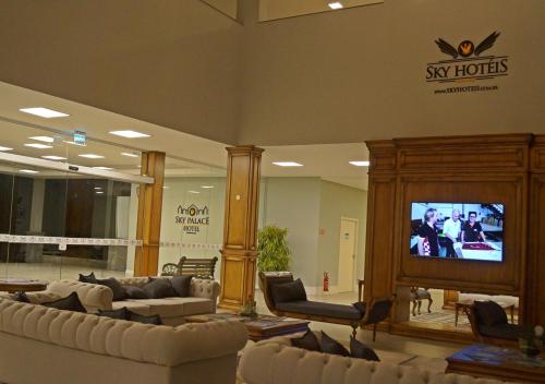 Sky Palace Hotelにあるテレビまたはエンターテインメントセンター
