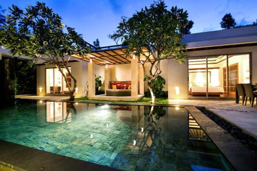 a swimming pool in the backyard of a house at Kedonganan Beach Villas in Jimbaran