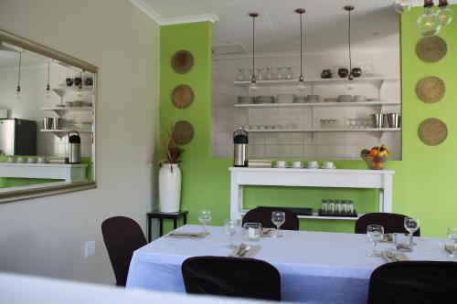 Η κουζίνα ή μικρή κουζίνα στο Kayamina Guesthouse