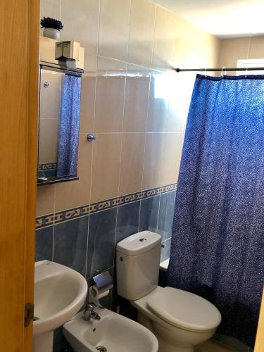 a bathroom with a toilet and a sink at Vv Bimba in Frontera