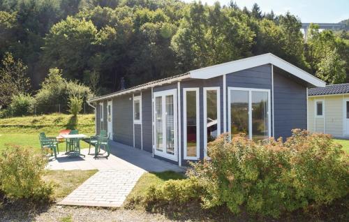 a small house with a patio and a table at M13 Hotel in Riol