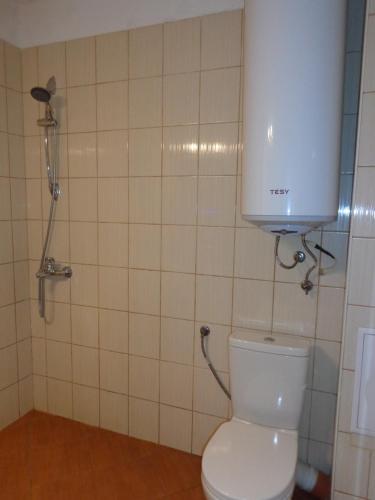 Ένα μπάνιο στο Apartment Moni 2