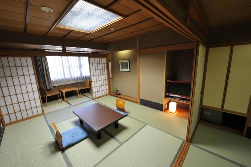Khu vực ghế ngồi tại Watazen Ryokan - Established in 1830